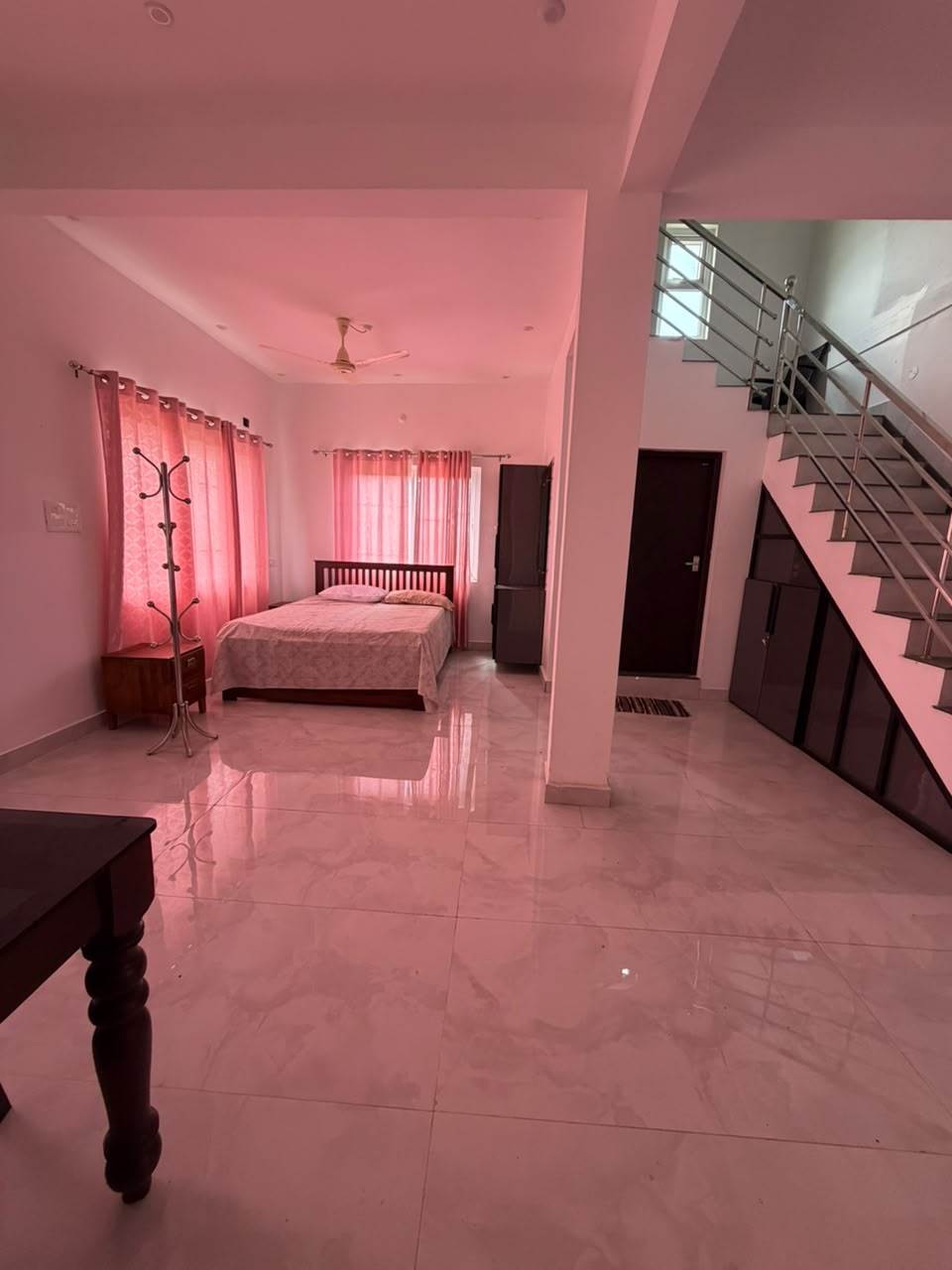 Bedroom with staircase at Elaichi Hills